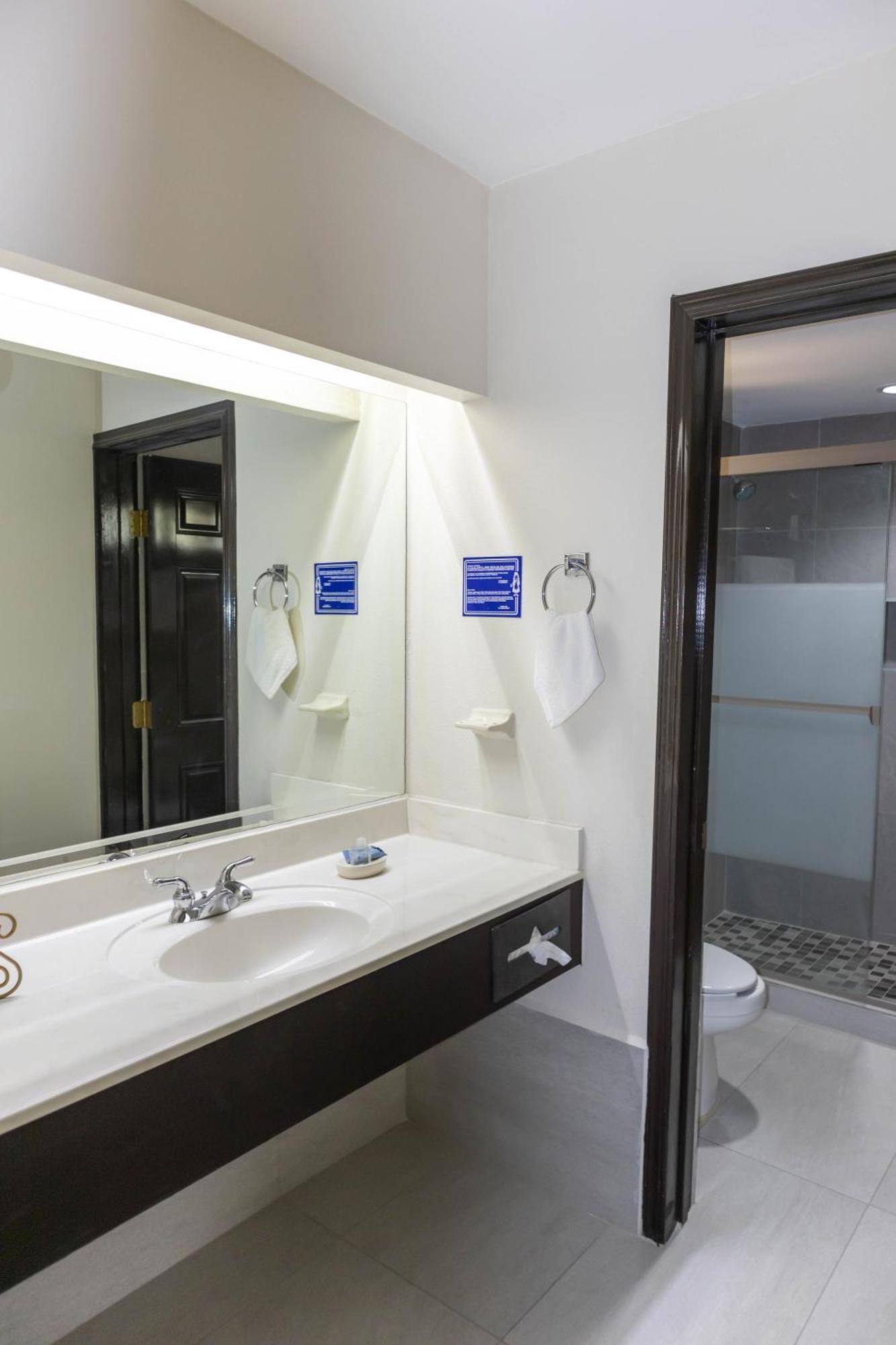 Best Western Hotel Plaza Matamoros Kültér fotó