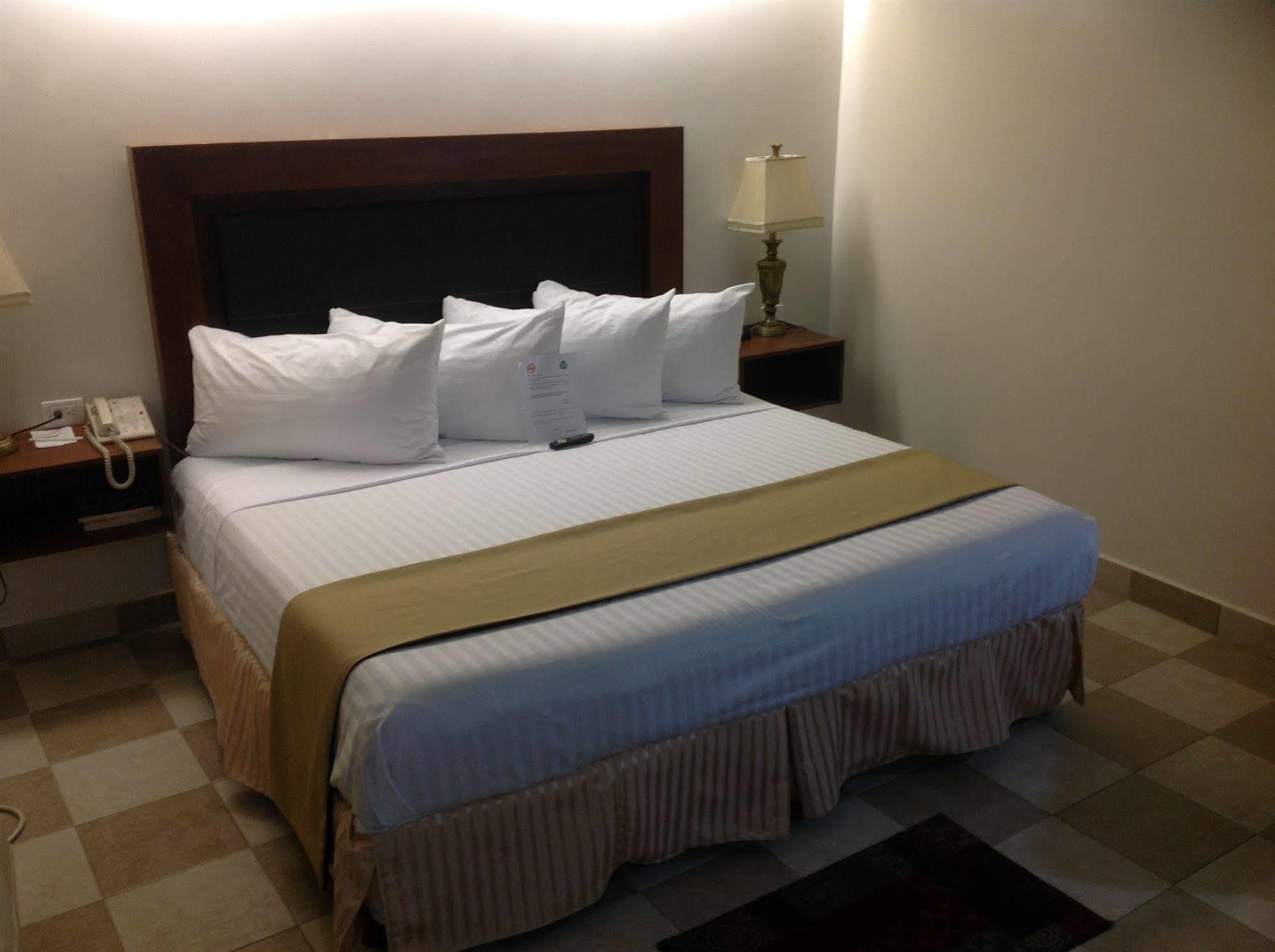 Best Western Hotel Plaza Matamoros Kültér fotó